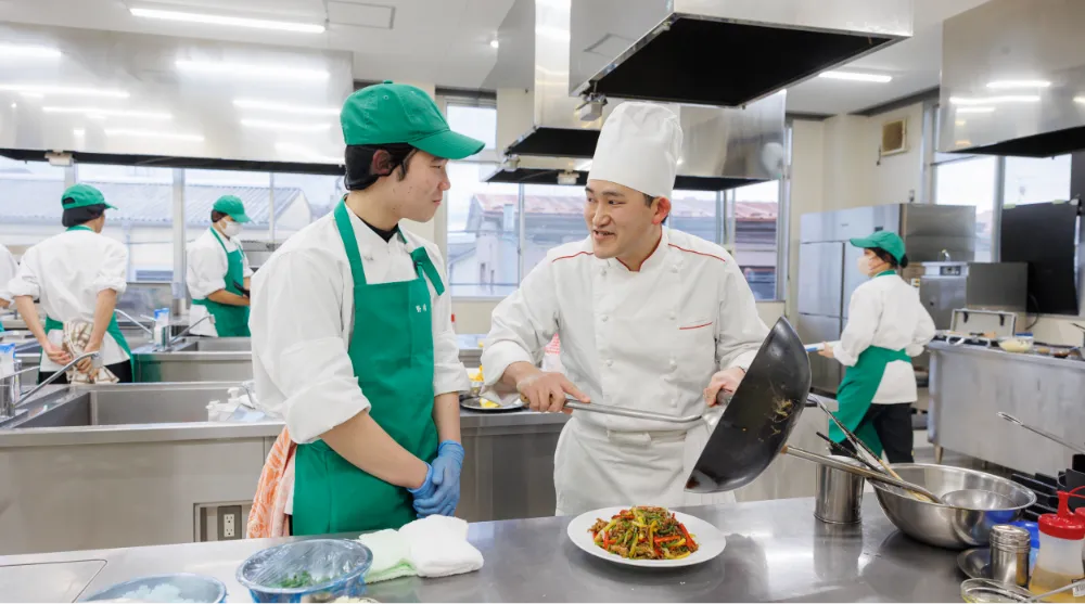 フードクリエイト科の調理実習の様子